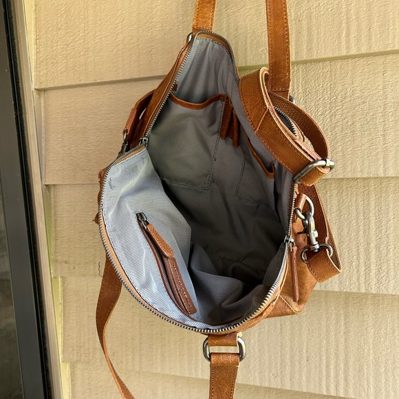 Spikes & Sparrow leather handbag crossbody strap and short handles. - Picture 3 of 8